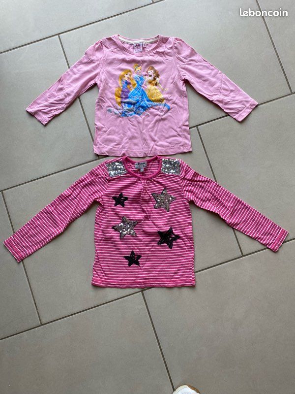 Lot de 2 tee-shirts fille taille 4 ans (image 1)