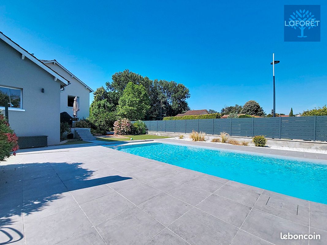Maison 7 pièces 174 m² · à Charly · 174 m² · 2 600 €