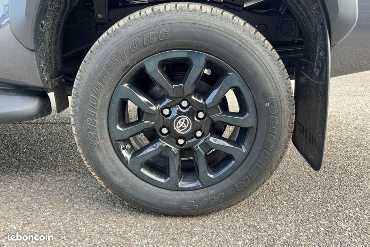 Toyota Hilux 2.8 204 BVA INVINCIBLE 4PL (image 17)