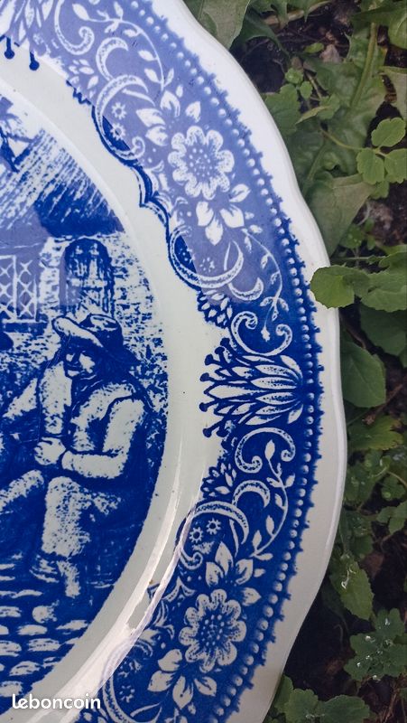 Plat de service rond en céramique Delft par Boch (image 8)