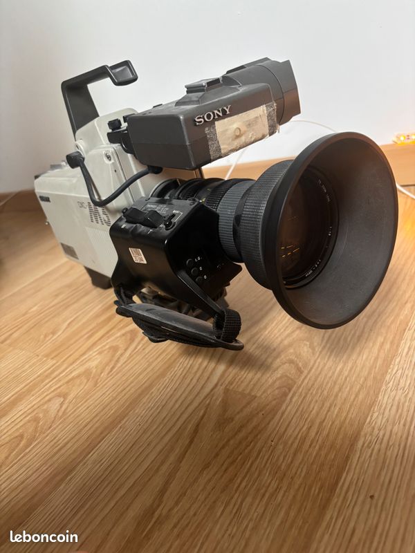 Caméra Professionnelle Vintage SONY DXC-1640P couleur A Voir
