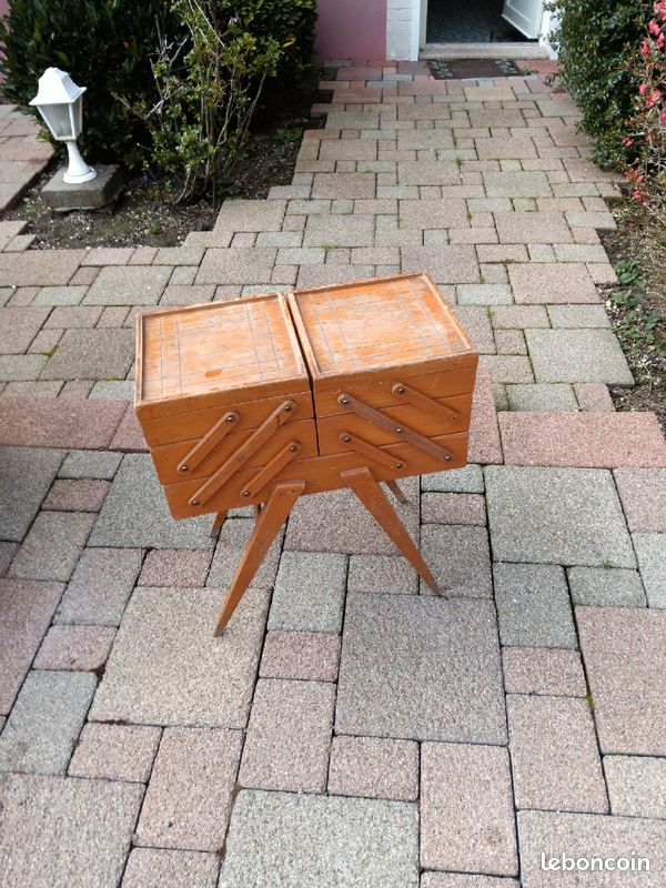 Coiffeuse en bois (image 2)