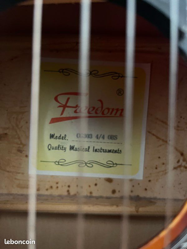 Guitare et pupitre (image 2)