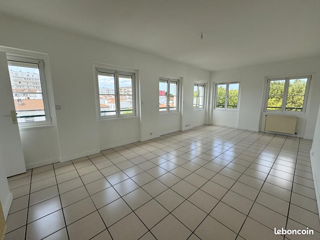 Appartement 3 pièces 67 m² · à Royan · 67 m² · 940 €