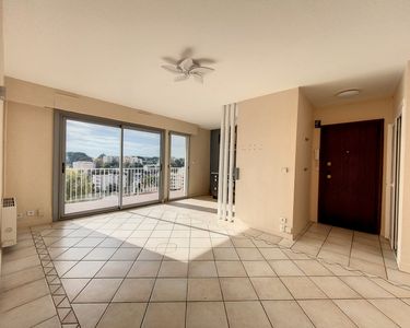 🏠 superbe t3 vue mer - 1150 hc - antibes quartier résidentiel