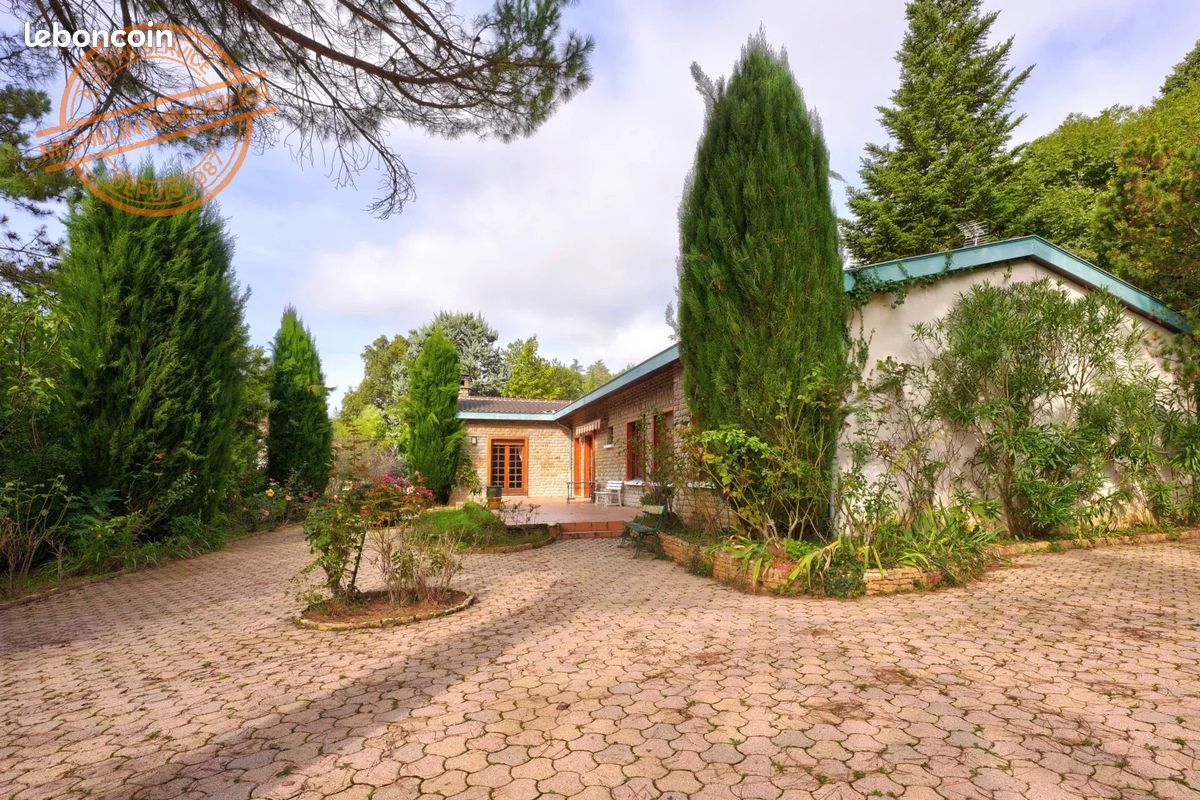 Maison 7 pièces 196 m² · à Saint-Cyr-au-Mont-d'Or · 196 m² · 870 000 €