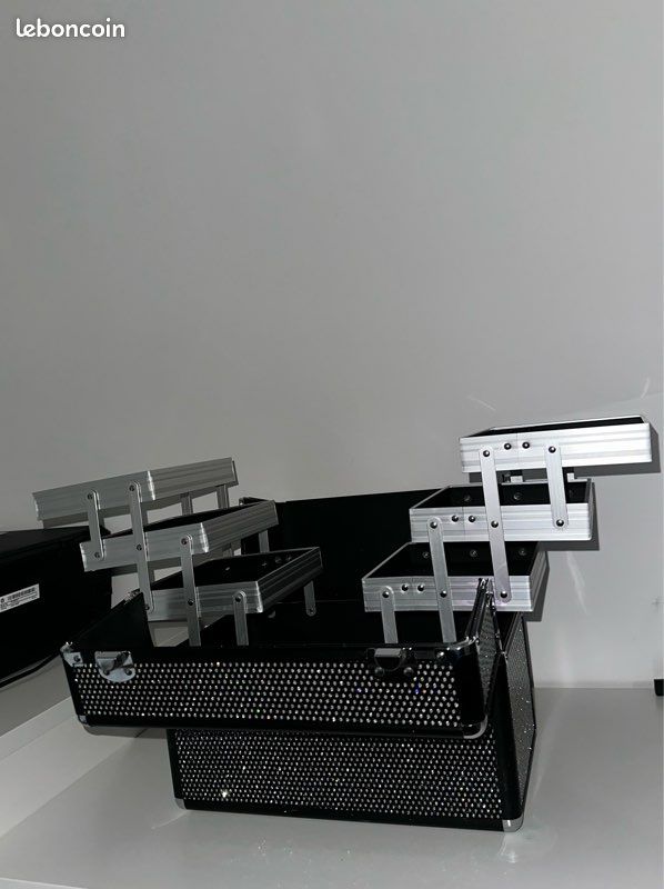 Malette maquillage PARISAX neuve argentée strass et noir (image 6)