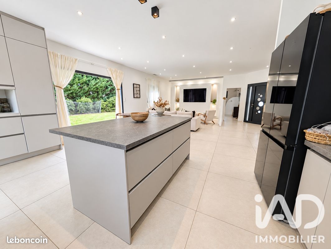 Maison 6 pièces 145 m² · à Saint-Seurin-sur-l'Isle · 145 m² · 324 000 €