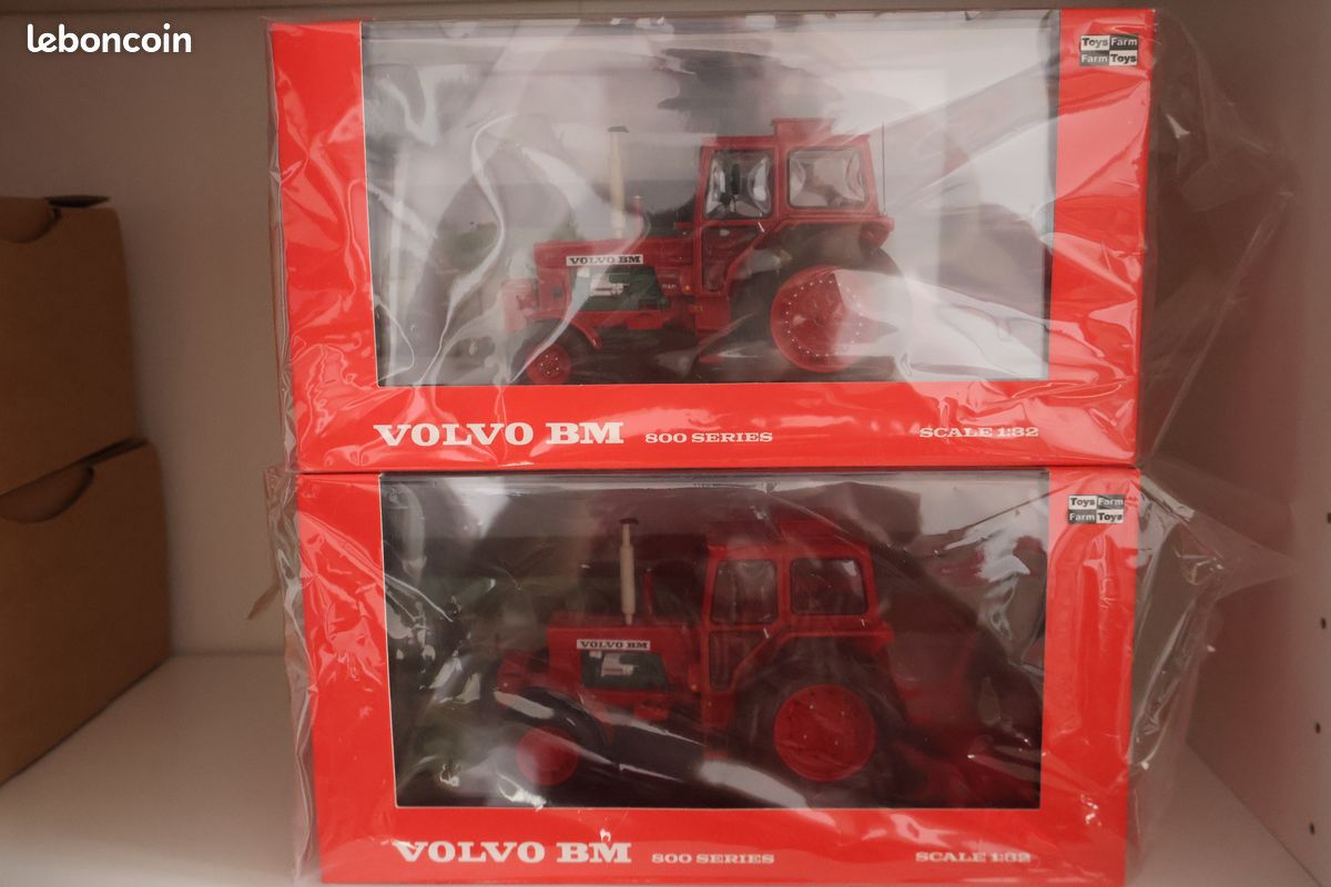 Miniature deux tracteurs volvo 810-814 en résine 1/32 (image 1)