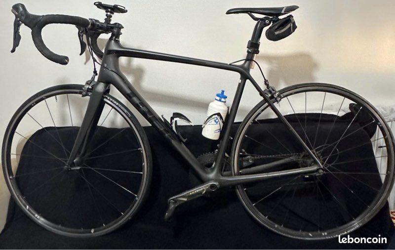 🚴 Vélo de route TREK – Très bon état 🚴 Je vends mon vélo de route TREK, léger, rapide et très agréable à rouler. Idéal pour le sport, les longues sorties ou les entraînements. ✅ Fonctionne très bien ✅ (image 2)