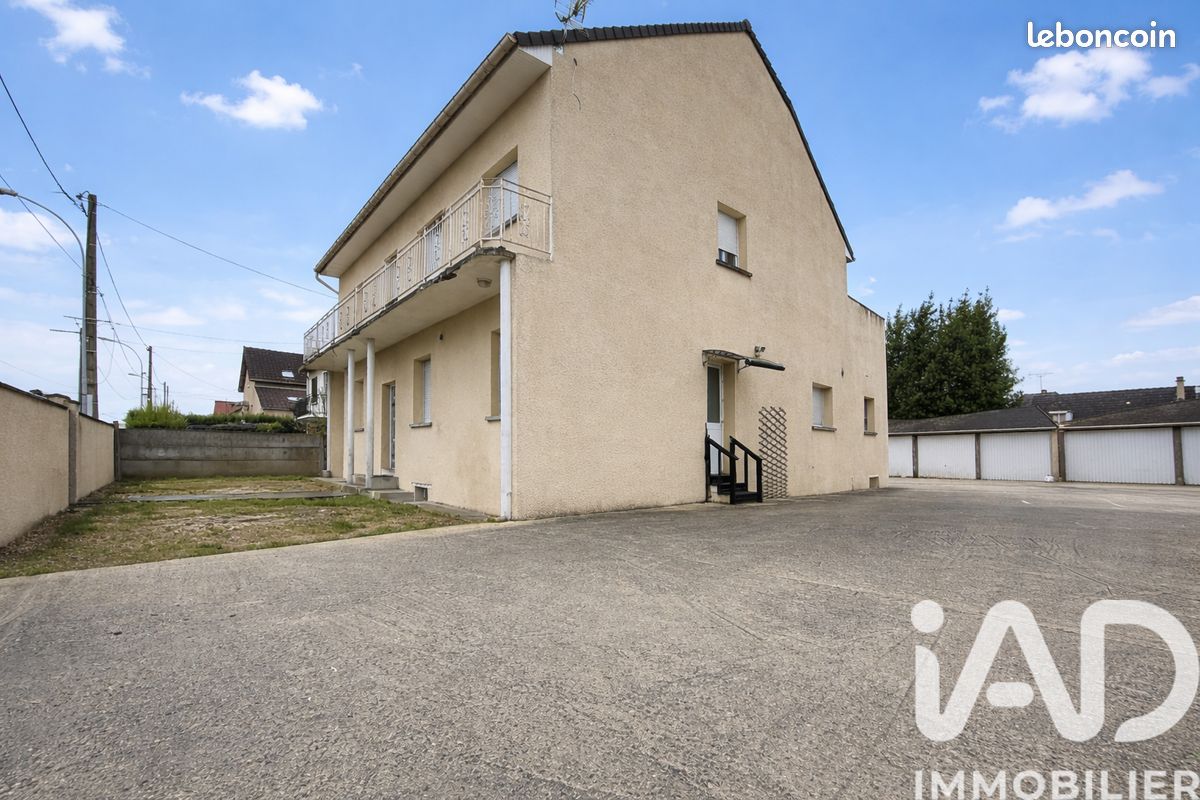 Immeuble 308 m² Roissy-en-Brie (image 1)