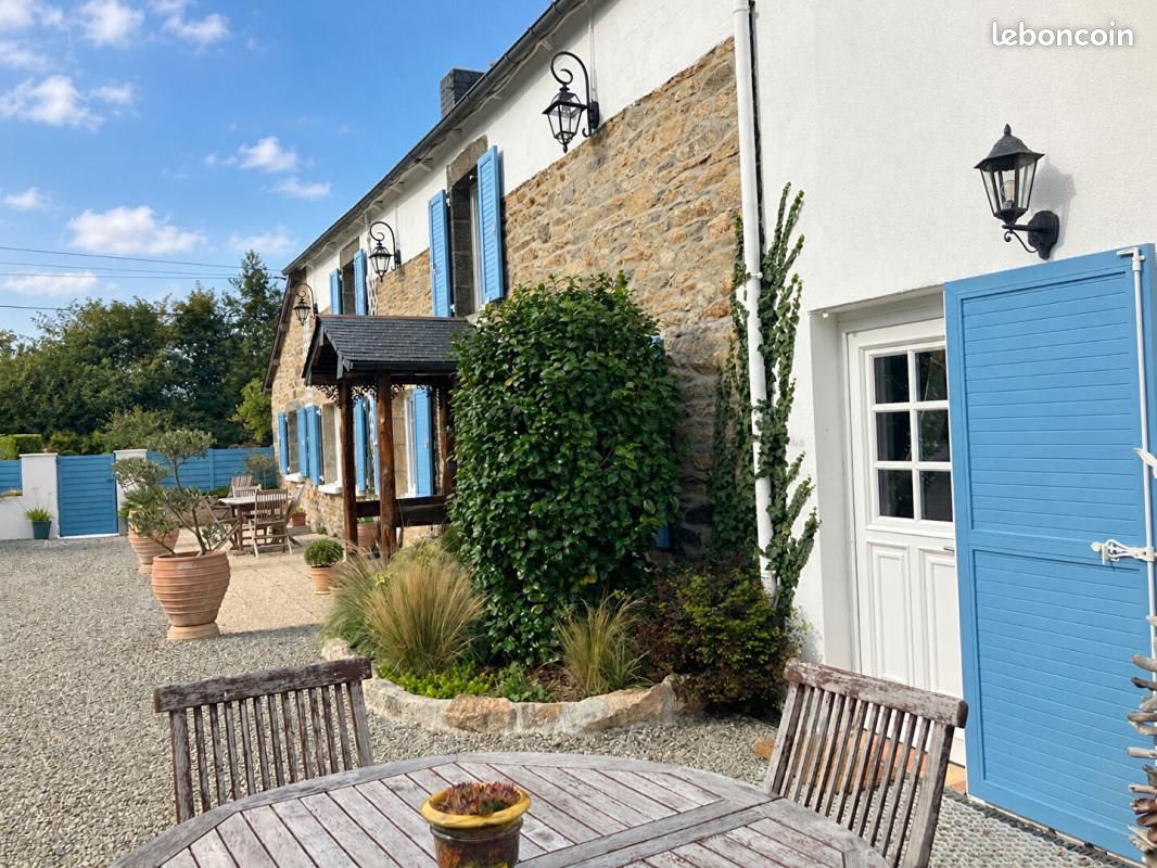 Maison 7 pièces 235 m² · au Mené · 235 m² · 335 360 €