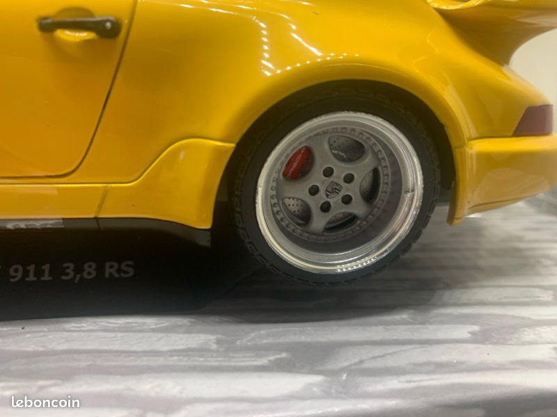 Testé - Miniature Porsche 911 Carrera RS 3.8 type 964 au 1:18 par