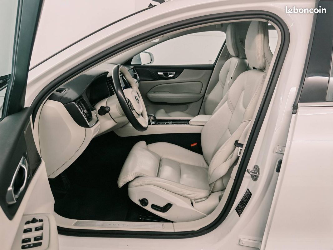 Volvo V60 B4 197ch Ultimate Style Dark Geartronic 8 (image 9)