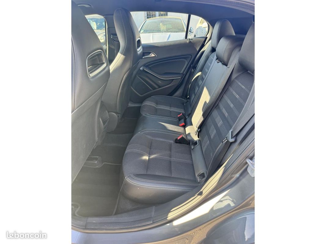 MERCEDES CLASSE GLA 180 Sensation 122ch phase 2 (image 11)