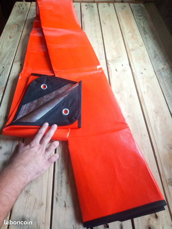 Chumia Lot De 50 Couvertures Thermiques D’Urgence – 210 X 160 Cm, Film PET Doré, Réfléchissantes, Anti-Froid, Imperméables, Pour Survie, Camping, Randonnée, Et Aide Humanitaire