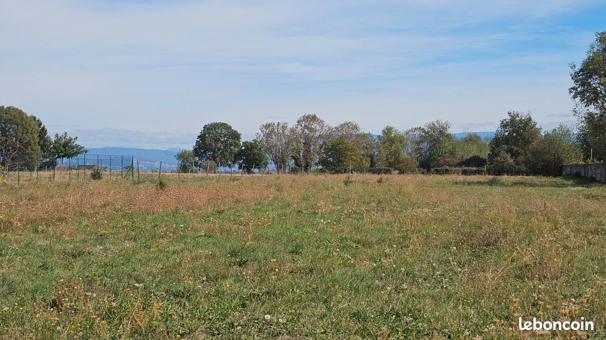 Terrain 3877 m² · à Saint-André-le-Gaz · 3 877 m² · 128 000 €