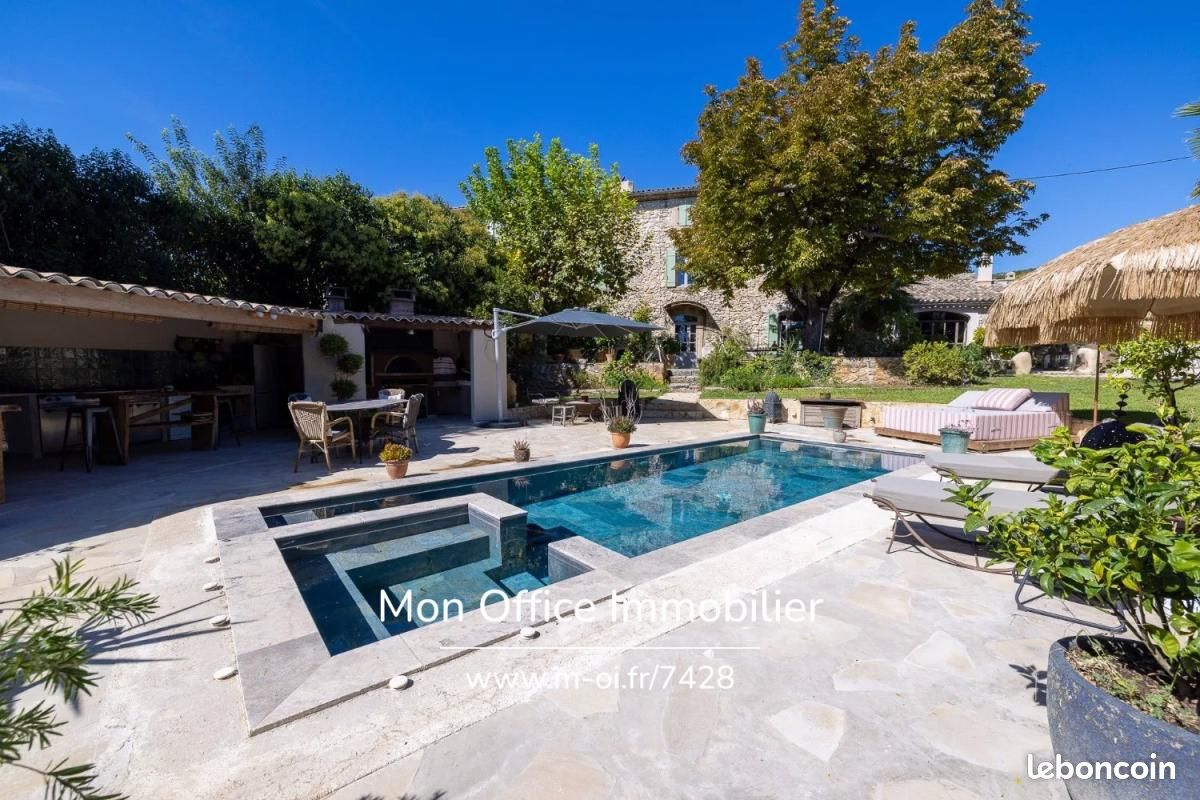 Maison 8 pièces 317 m² · à Coudoux · 317 m² · 1 300 000 €
