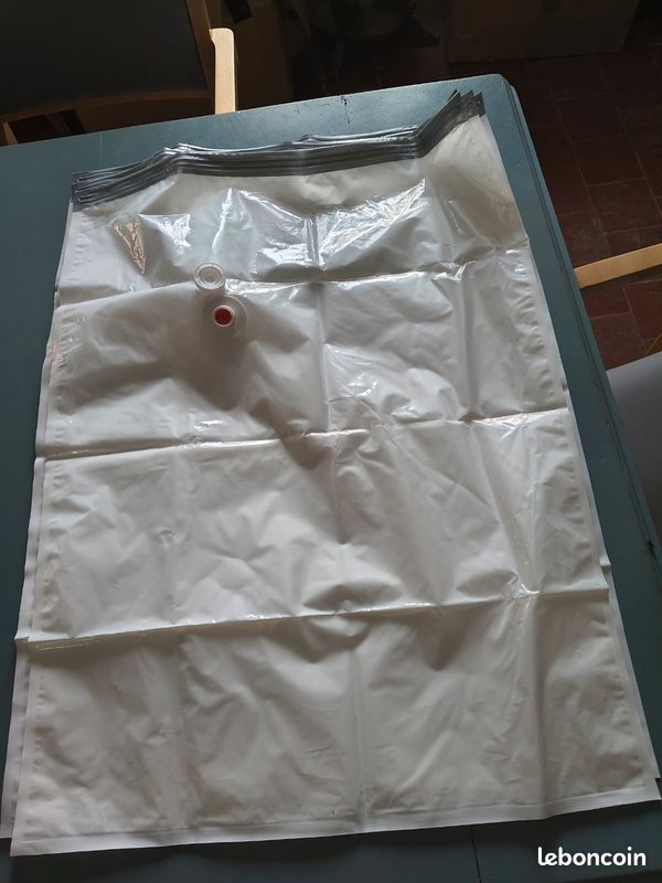 Sacs sous vide et pompes électrique d aspiration neuf (image 1)