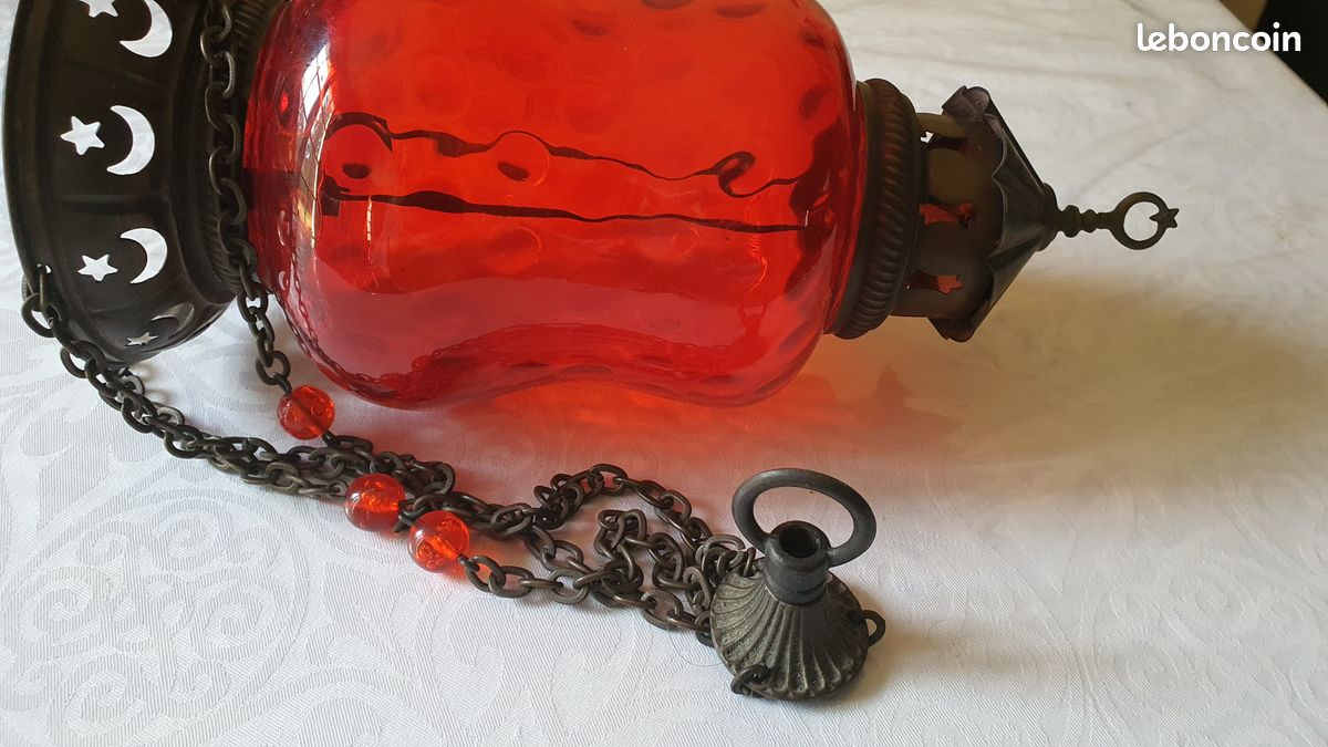 Suspension orientale (Turquie) en verre soufflé rouge et cuivre travaillé. Ambiance lumineuse unique. Peut servir d'enseigne lumineuse (image 3)