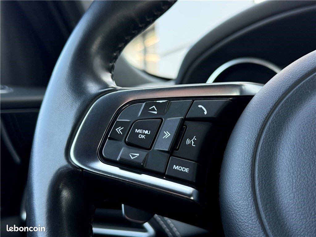 Jaguar F-Pace V6 3.0 D - 300 CH AWD BVA8 R-Sport (image 22)