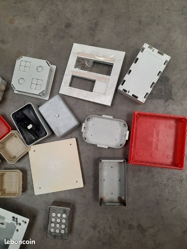 LOT caches, blocs disjoncteurs... Avec un boîtier à codes (image 3)