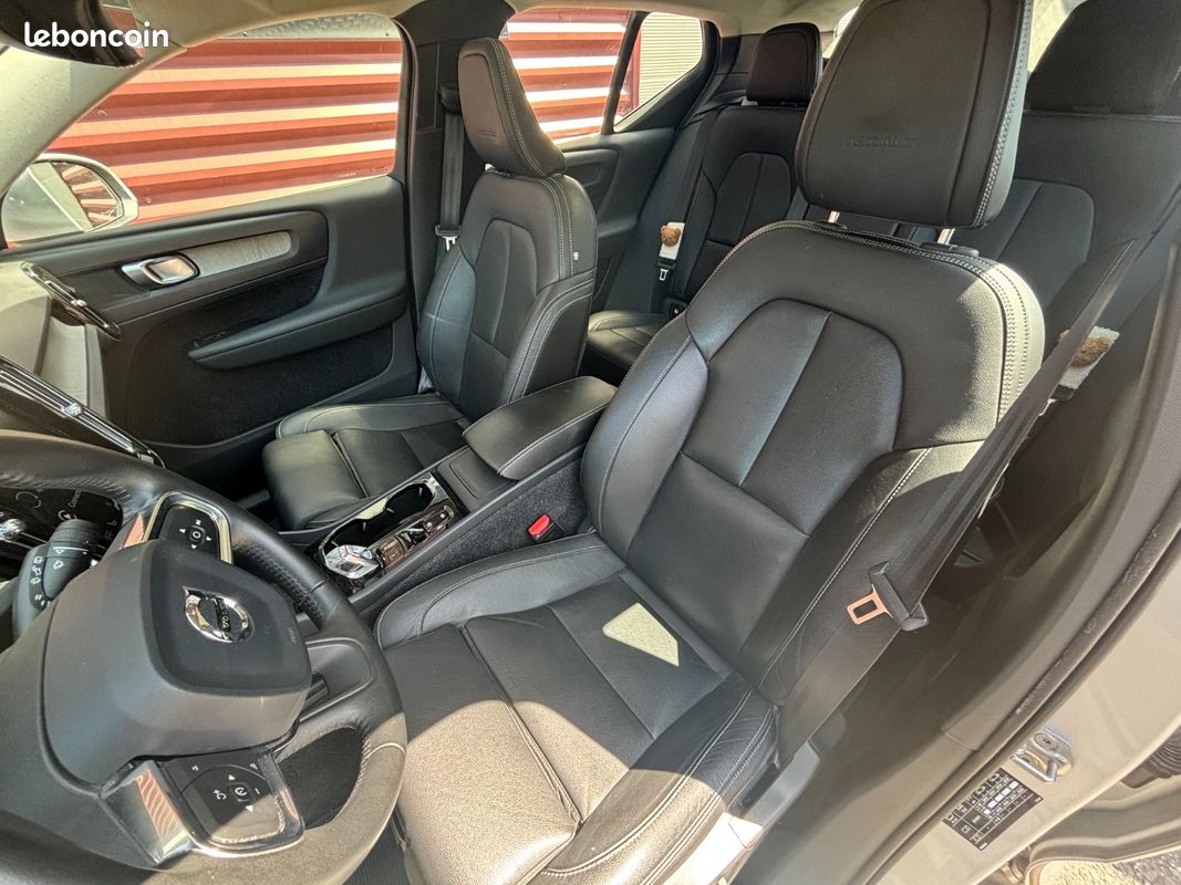 VOLVO XC40 D3150 ch Geartronic 8 Inscription / Toit ouvrant / Caméra 360 / Carplay / Garantie 12 mois (image 5)