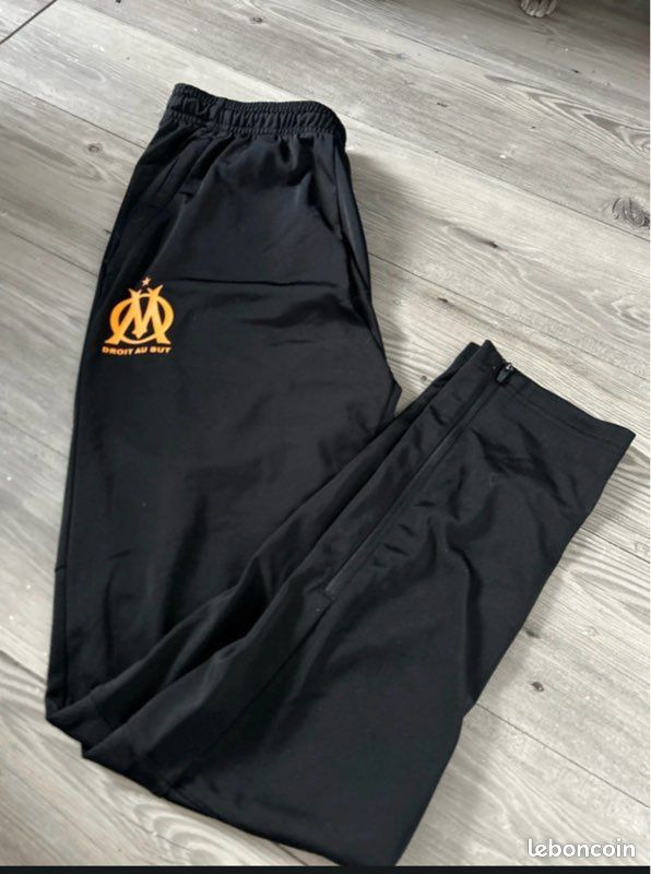 🖤🧡 Puma OM – Bas de survêtement homme noir logo orange – Taille S (image 1)