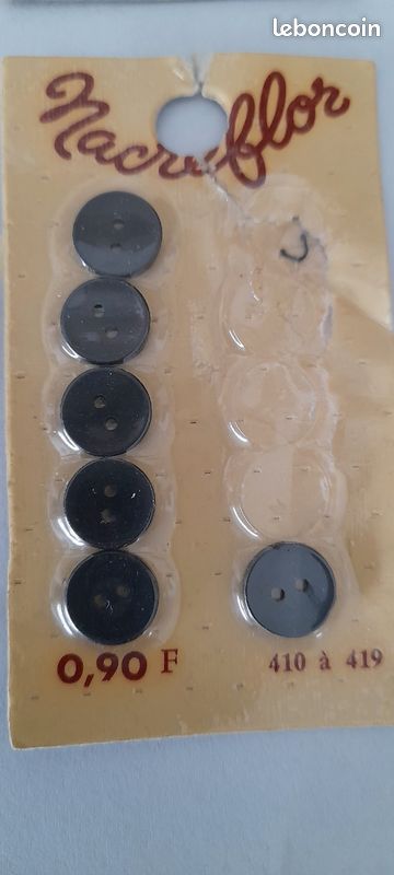 Lot De 37 épingles Boutons Vintage Québec – Années 70 à 90 – Francophone – Fait Main