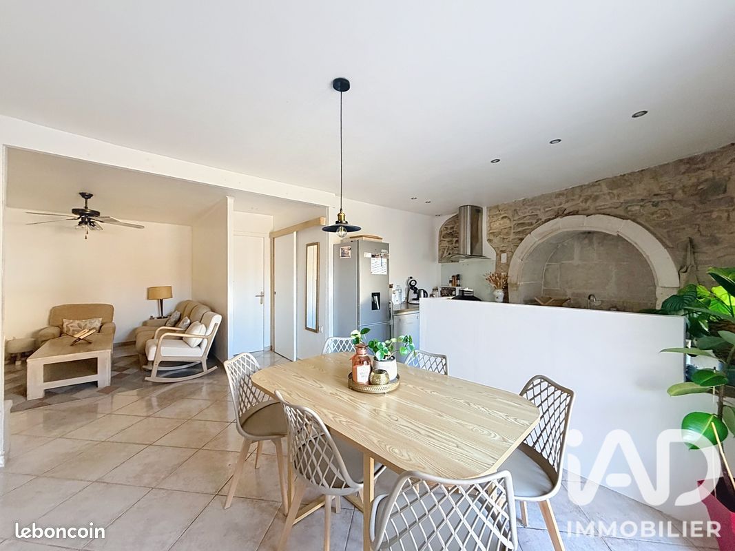 Immeuble 120 m² · à Milhaud · 120 m² · 210 000 €