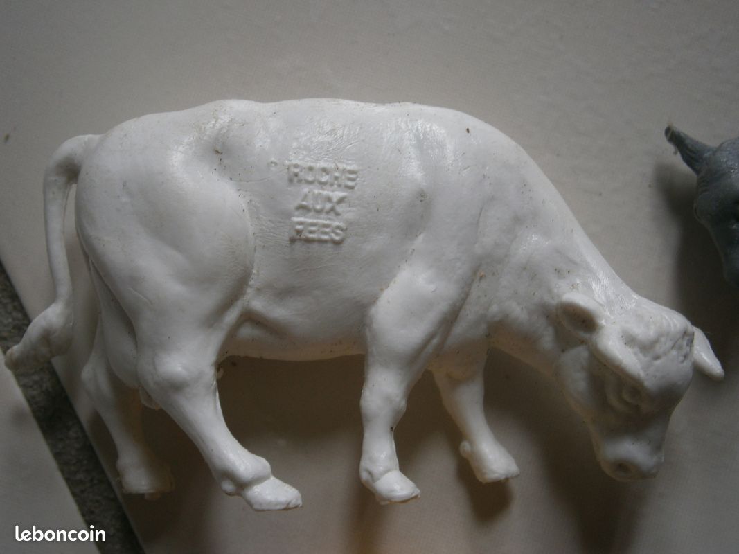 Lot De Jouets Anciens - Roche Aux Fées Et Animaux De La Ferme (vrac)