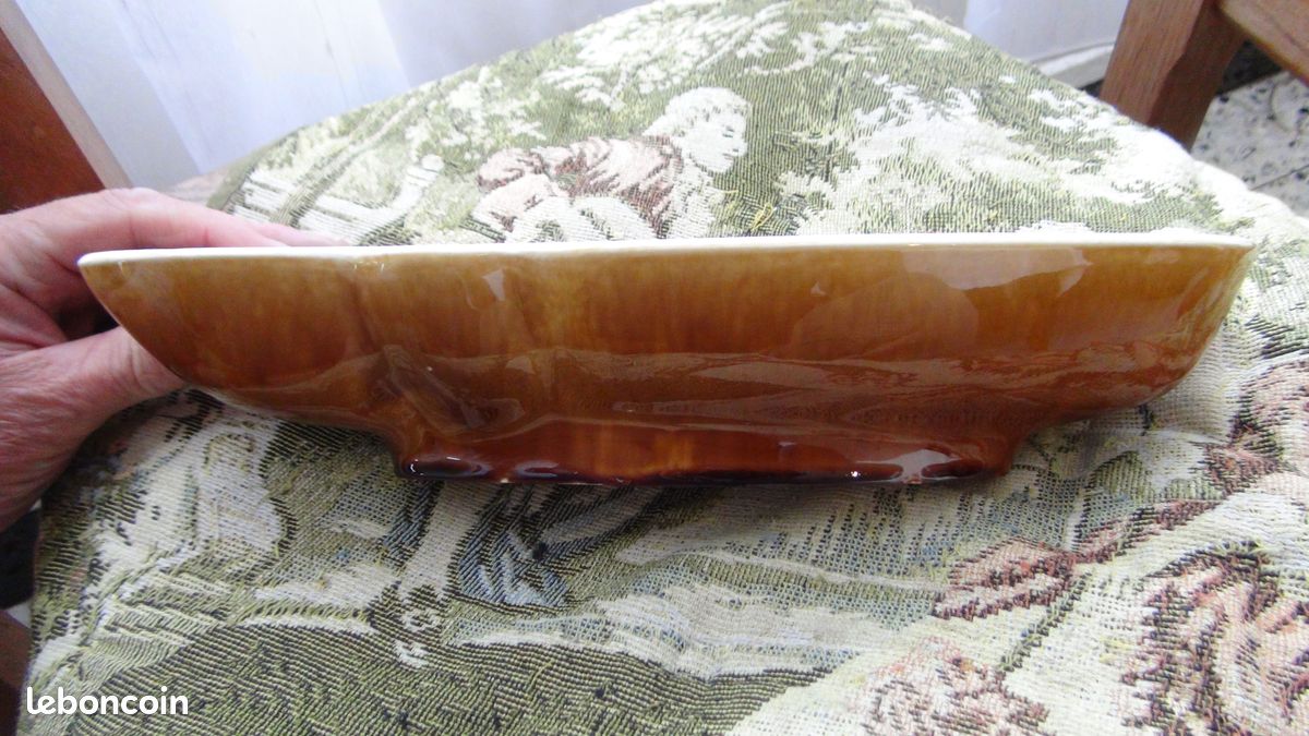 MOULE en FORME de POISSON CERAMIQUE " MOULIN des LOUPS " en très bon état de 29,7 cm de long ,13 cm de large 6,3 cm de haut , poids de 580 gr (image 6)
