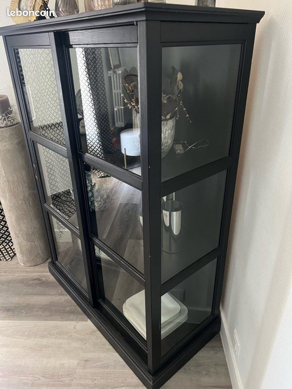 Vitrine (image 2)