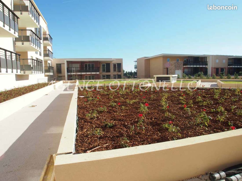 Parking/box ROQUEBRUNE SUR ARGENS · à Roquebrune-sur-Argens · 70 €/mois