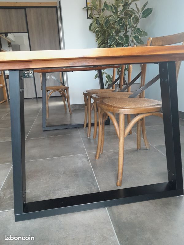 Table (image 3)