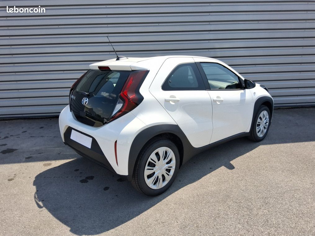 Toyota aygo x 1.0 VVT-i 72 Dynamic (image 3)