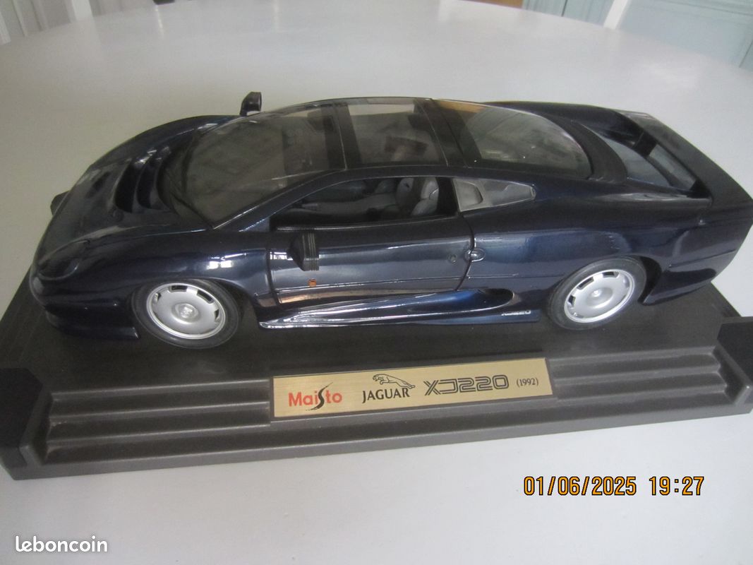 Maisto 1/12 : Jaguar XJ220 - Collection