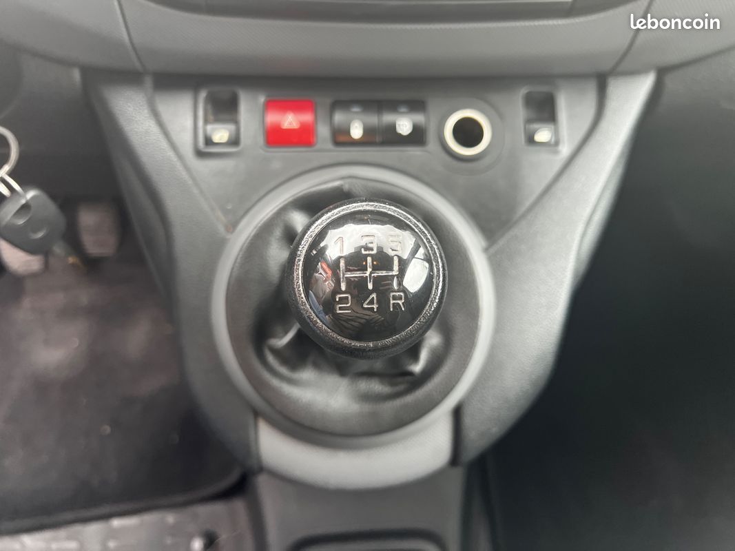 Citroen berlingo vu cabine approfondie 1.6 bluehdi 99 ch xl l2 confort / distribution faite (image 28)