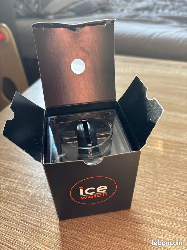 Ice Watch digit rétro Black gold Small (image 2)