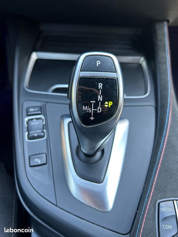 BMW SERIE 1 2.0 120 I 185CH ULTIMATE M-SPORT BVA8-CARPLAY+STYLE 135I+LIGNE A CLAPEt (image 24)