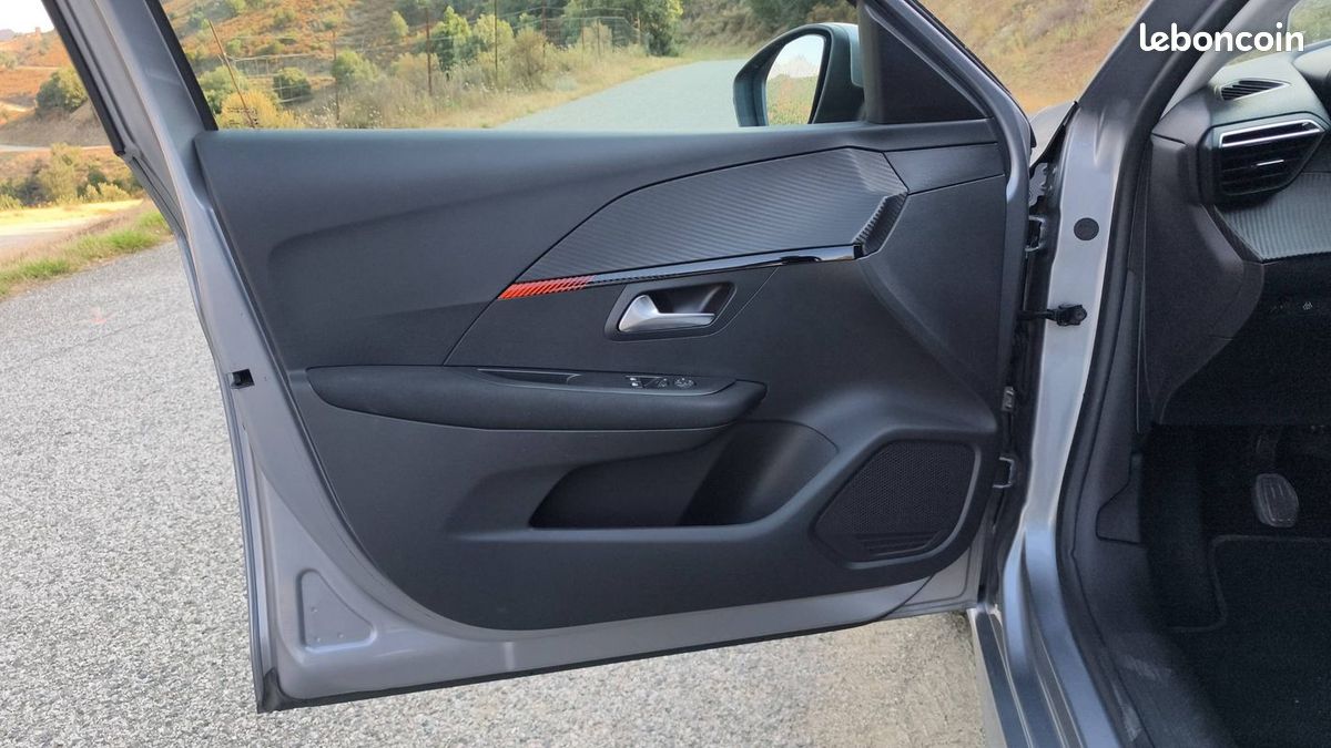 Peugeot 208 1.2 PureTech 100 Active (image 7)