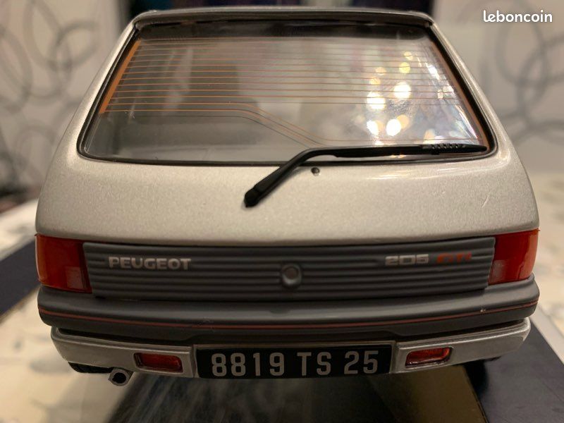 Norev 1/18 Peugeot 205 Gti 1.6 (image 5)