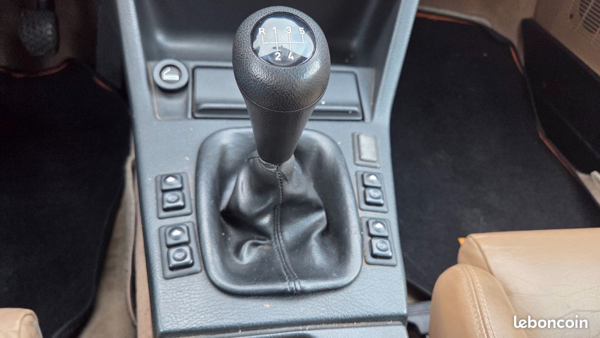 BMW SÉRIE 3 CABRIOLET 325I 171CH - INTÉRIEUR CUIR - JANTES BORDET - ÉCHAPPEMENT BOSe (image 18)