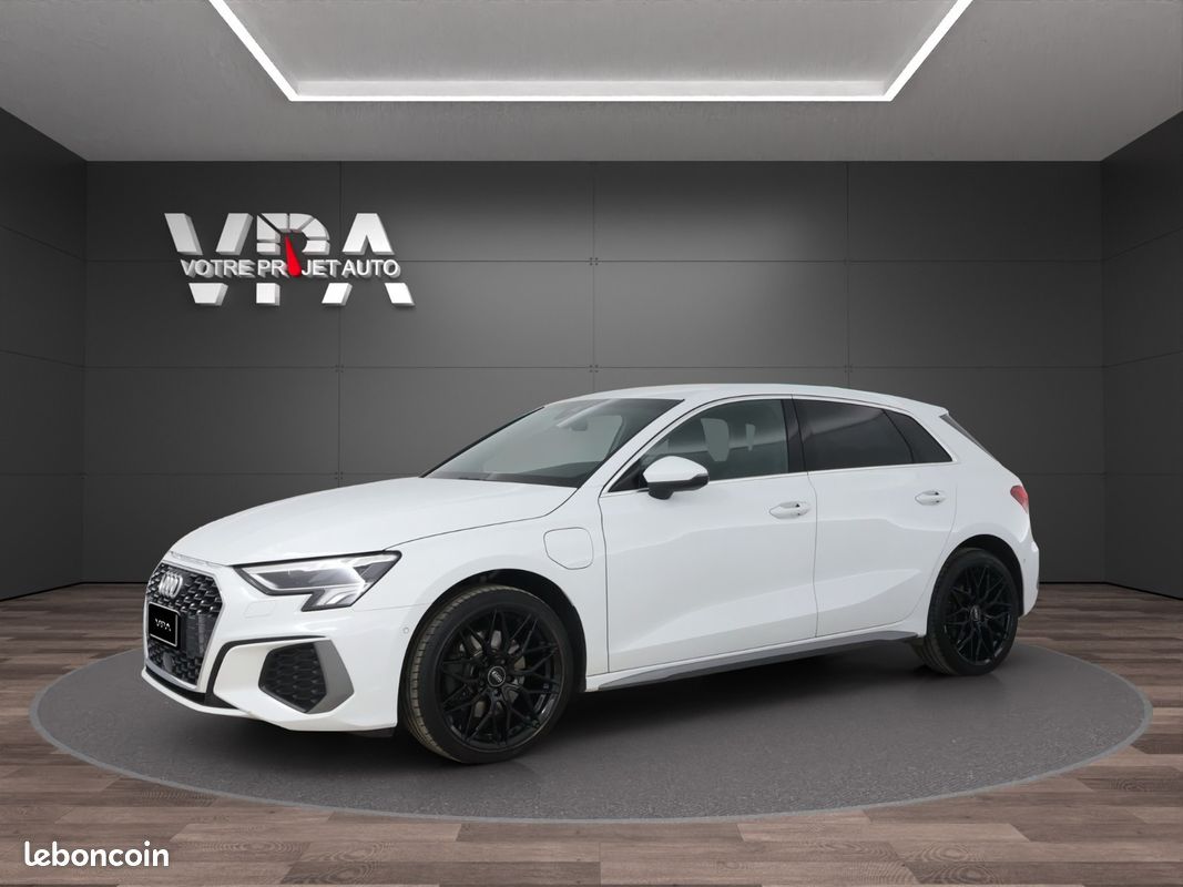 Audi A3 45TFsie S Line 245ch - ACC - Sièges chauffants - Carplay - Caméra de recul - Mémoire (image 2)