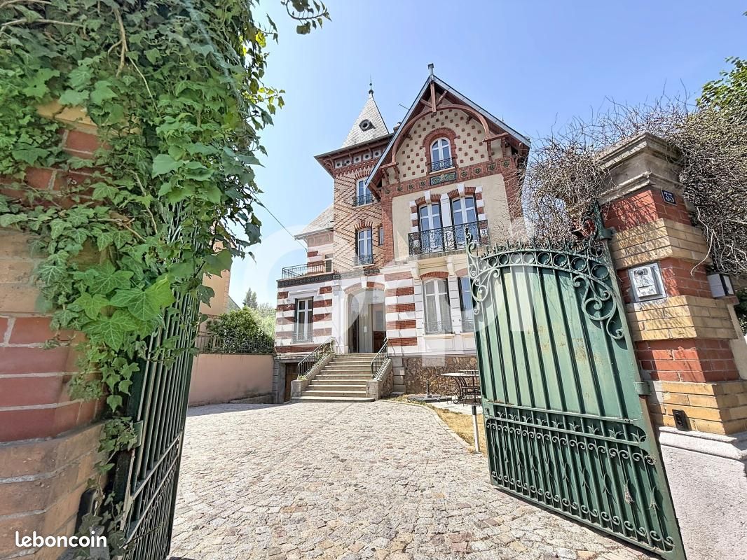 Maison 7 pièces 240 m² · à Montereau-Fault-Yonne · 240 m² · 385 000 €