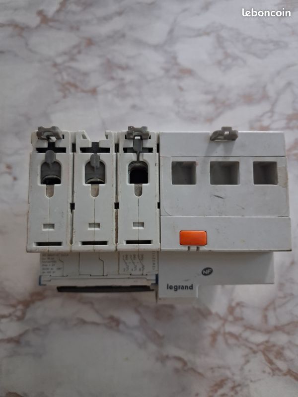 Disjoncteur différenciel Legrand D16 (image 4)