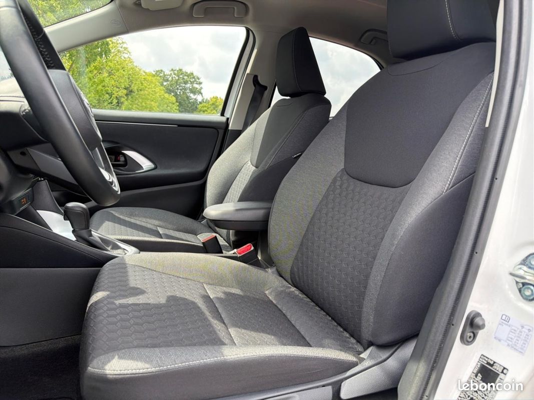 Toyota Yaris 116h Design 5p MY22 (image 8)