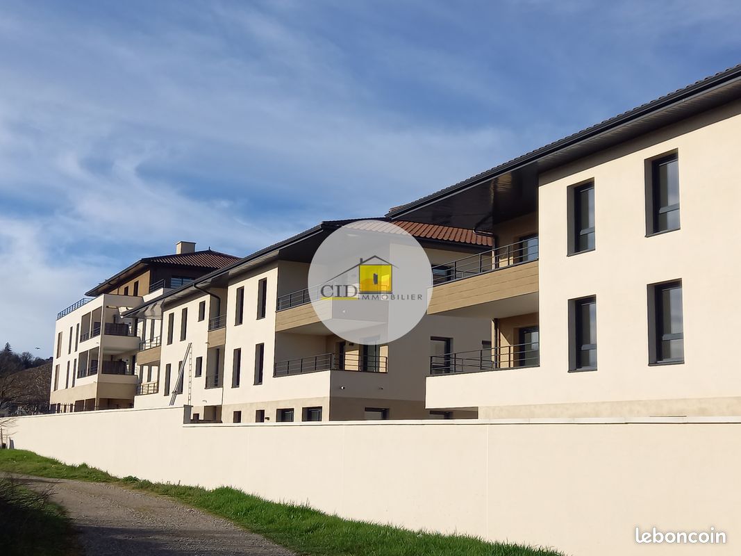 Parking 14 m² · à Saint-Pierre-de-Chandieu · 14 m² · 100 €/mois