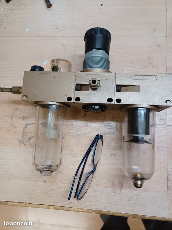 Filtre régulateur d'air + lubricateur pour compresseur.
Très bon état (image 3)