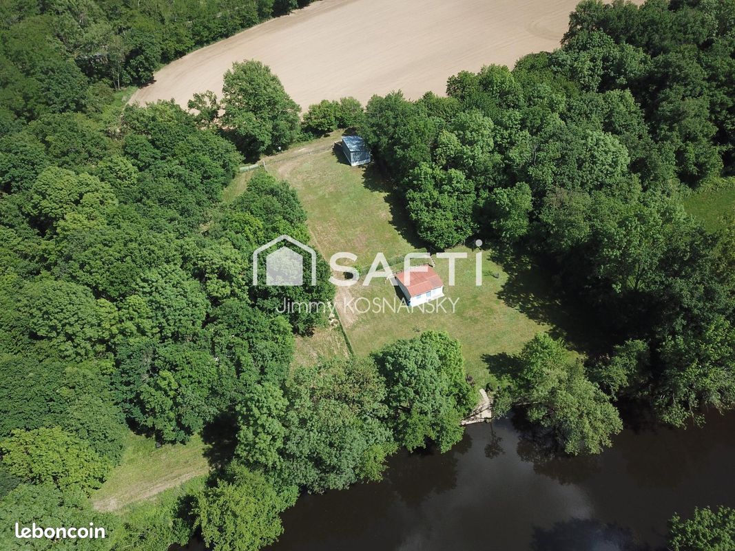 Terrain 2516 m² · à Montmorillon · 2 516 m² · 42 000 €